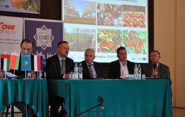 Konferencja pn.  &bdquo;Potencjał eksportowy producent&oacute;w owoc&oacute;w i warzyw Ziemi Sandomierskiej&rdquo;