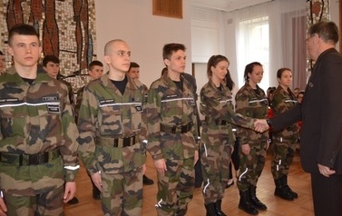 Awans kadet&oacute;w klas mundurowych