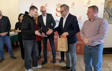 att.DEc0DsCgPMGxSmy11K8oHVpP7MYJtWrlYW1USz8GZ48