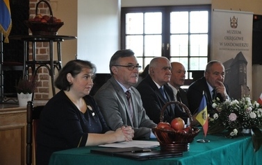 Powiat Sandomierski podpisał Umowę o Wsp&oacute;łpracy z Rejonem Telenesti w Republice Mołdawii
