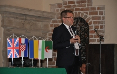 &bdquo;Zasłużony dla powiatu sandomierskiego&rdquo; wręczenie tytuł&oacute;w podczas IV konferencji  Potencjał eksportowy i handlowy świętokrzyskich producent&oacute;w sektora spożywczo-przetw&oacute;rczego