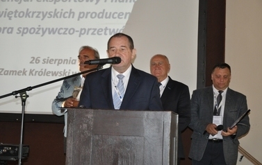 &bdquo;Zasłużony dla powiatu sandomierskiego&rdquo; wręczenie tytuł&oacute;w podczas IV konferencji  Potencjał eksportowy i handlowy świętokrzyskich producent&oacute;w sektora spożywczo-przetw&oacute;rczego