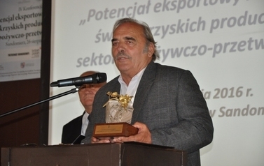 &bdquo;Zasłużony dla powiatu sandomierskiego&rdquo; wręczenie tytuł&oacute;w podczas IV konferencji  Potencjał eksportowy i handlowy świętokrzyskich producent&oacute;w sektora spożywczo-przetw&oacute;rczego
