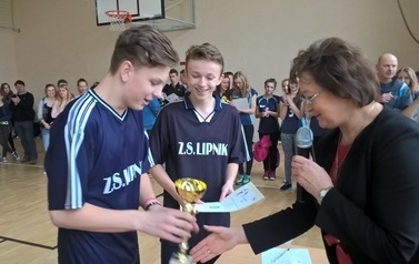 Turniej Piłki Siatkowej Dziewcząt i Chłopc&oacute;w w Zespole Szk&oacute;ł Ponadgimnazjalnych w Klimontowie 