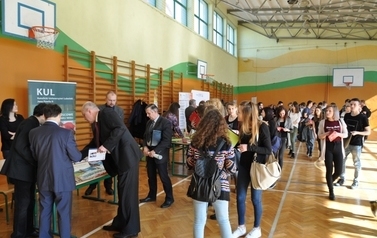 IX Powiatowe Targi Edukacyjne w II LO im. Tadeusza Kościuszki w Sandomierzu