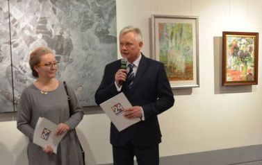 Wernisaż pokonkursowej wystawy Por&oacute;wnania 24 w Sp&oacute;łdzielczym Domu Kultury w Stalowej Woli