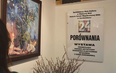 Wernisaż pokonkursowej wystawy Por&oacute;wnania 24 w Sp&oacute;łdzielczym Domu Kultury w Stalowej Woli