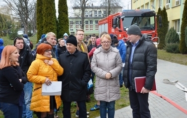 Praktyczne sprawdzenie organizacji oraz warunk&oacute;w ewakuacji na wypadek pożaru w ZSTiO w Sandomierzu