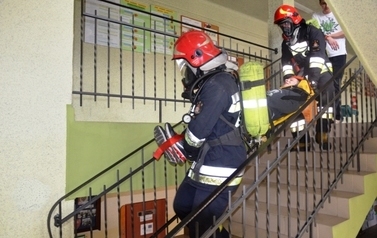 Praktyczne sprawdzenie organizacji oraz warunk&oacute;w ewakuacji na wypadek pożaru w ZSTiO w Sandomierzu