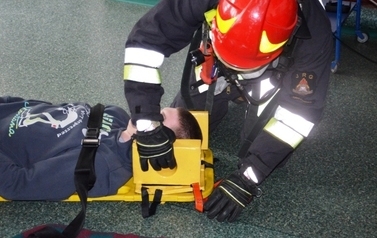 Praktyczne sprawdzenie organizacji oraz warunk&oacute;w ewakuacji na wypadek pożaru w ZSTiO w Sandomierzu