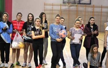 Mikołajkowy Turniej piłki nożnej dziewcząt o Puchar Starosty Sandomierskiego