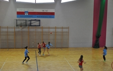 Mikołajkowy Turniej piłki nożnej dziewcząt o Puchar Starosty Sandomierskiego