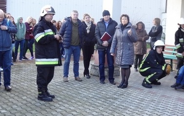 Ćwiczenia z organizacji i ewakułacji na wypadek pożaru przeprowadzono w Zespole Szk&oacute;ł Ponadgimnazjalnych w Klimontowie