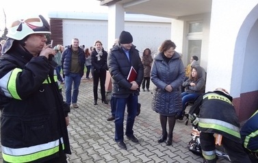Ćwiczenia z organizacji i ewakułacji na wypadek pożaru przeprowadzono w Zespole Szk&oacute;ł Ponadgimnazjalnych w Klimontowie