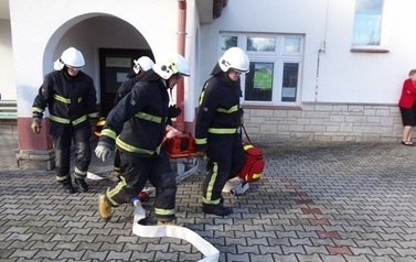 Ćwiczenia z organizacji i ewakułacji na wypadek pożaru przeprowadzono w Zespole Szk&oacute;ł Ponadgimnazjalnych w Klimontowie