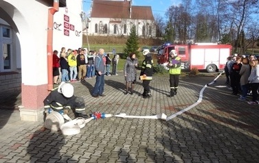 Ćwiczenia z organizacji i ewakułacji na wypadek pożaru przeprowadzono w Zespole Szk&oacute;ł Ponadgimnazjalnych w Klimontowie