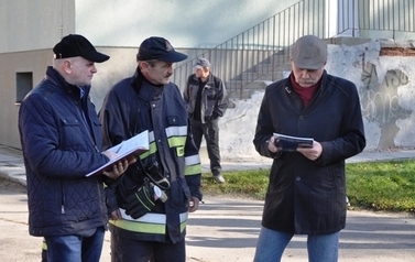 Praktyczne ćwiczenia z ewakuacji na wypadek pożaru lub innego zagrożenia odbyły się w II LO im. Tadeusza Kościuszki w Sandomierzu