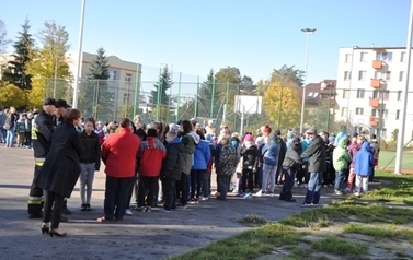 Praktyczne ćwiczenia z ewakuacji na wypadek pożaru lub innego zagrożenia odbyły się w II LO im. Tadeusza Kościuszki w Sandomierzu