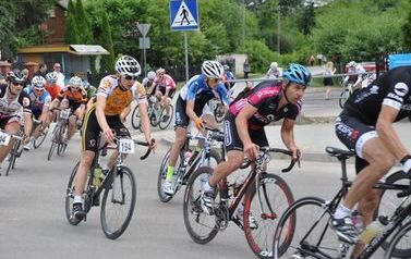 WYŚCIG KOLARSKI DOLINĄ OPAT&Oacute;WKI