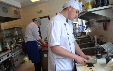 Studenci z Ukrainy na praktyce w Zespole Szk&oacute;ł Gastronomicznychi Hotelarskich im. KEN w Sandomierzu