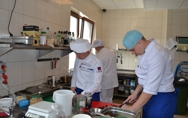 Studenci z Ukrainy na praktyce w Zespole Szk&oacute;ł Gastronomicznychi Hotelarskich im. KEN w Sandomierzu