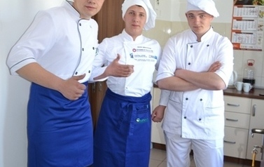 Studenci z Ukrainy na praktyce w Zespole Szk&oacute;ł Gastronomicznychi Hotelarskich im. KEN w Sandomierzu