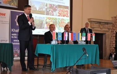 Konferencja pn.  &bdquo;Potencjał eksportowy producent&oacute;w owoc&oacute;w i warzyw Ziemi Sandomierskiej&rdquo;