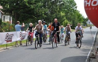 WYŚCIG KOLARSKI DOLINĄ OPAT&Oacute;WKI