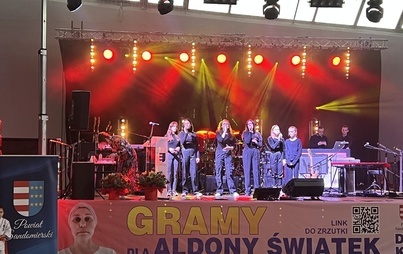 Zdjęcie do Udany koncert charytatywny w Sandomierzu dla Aldony Świątek