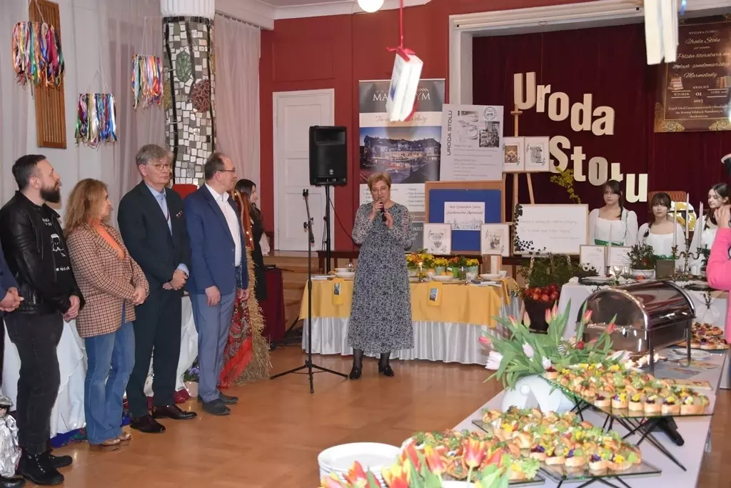 Literatura polska na stołach sandomierskiej MARMOLADY –  to motyw przewodni XXVII edycji wystawy z  cyklu  URODA STOŁU.